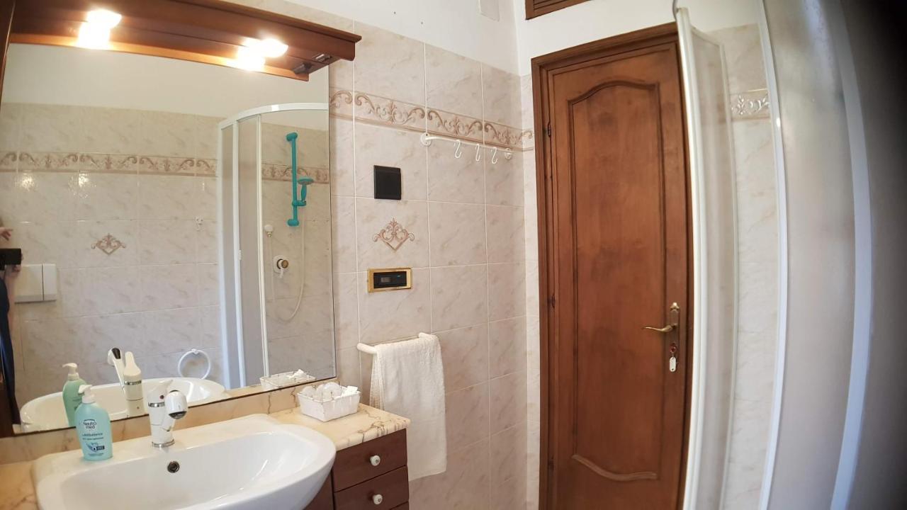 La Casa Di Bonnie & Clyde Appartement Genua Buitenkant foto